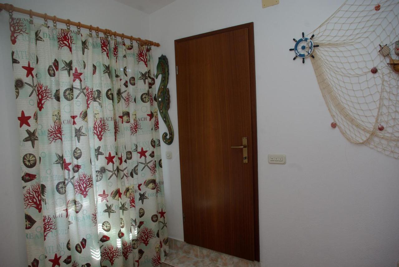 Rooms Tia Baška Voda Exterior foto